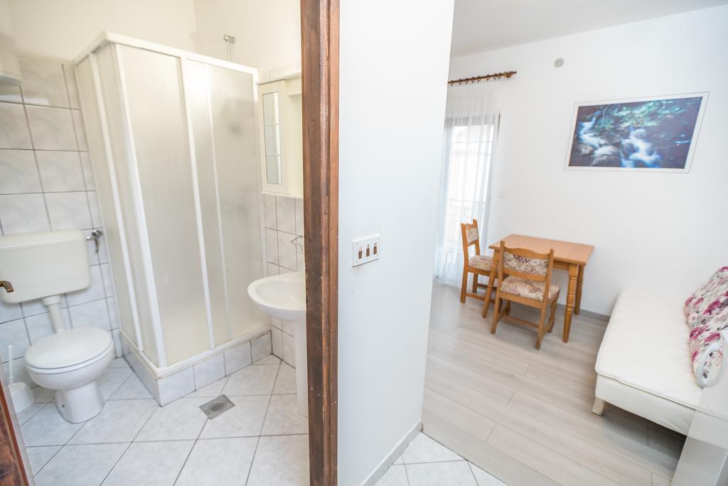 Apartments And Rooms Mare-Monti ستاريغغاد باكلينتسا المظهر الخارجي الصورة
