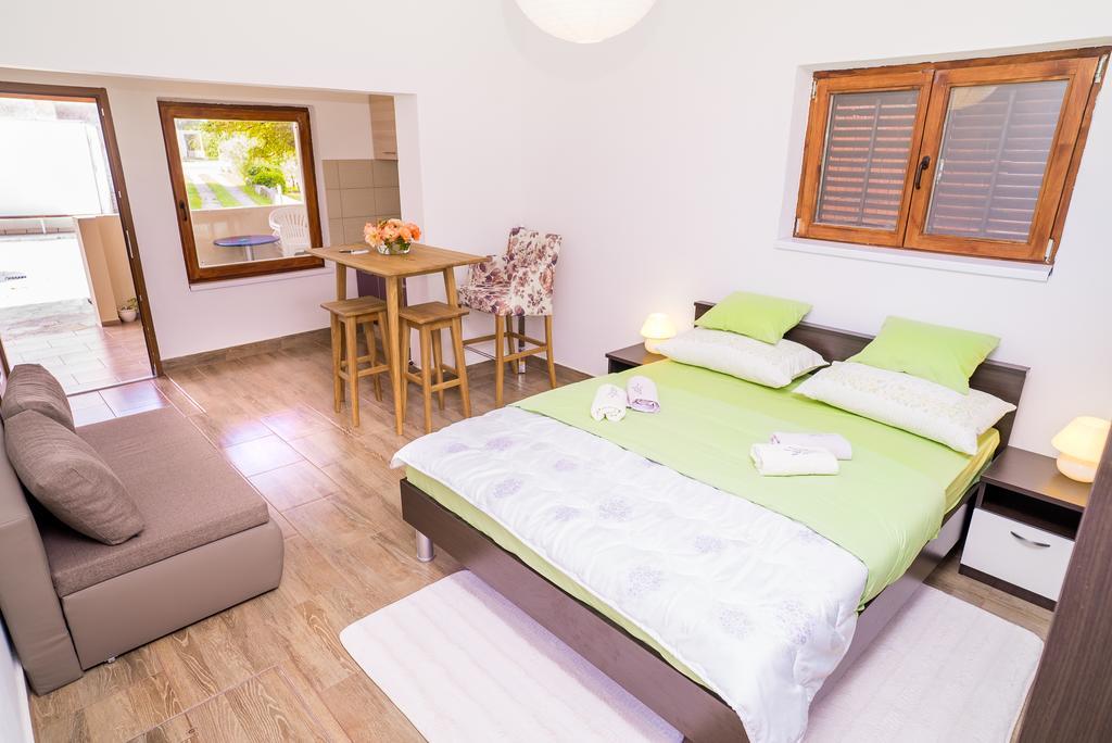Apartments And Rooms Mare-Monti ستاريغغاد باكلينتسا المظهر الخارجي الصورة