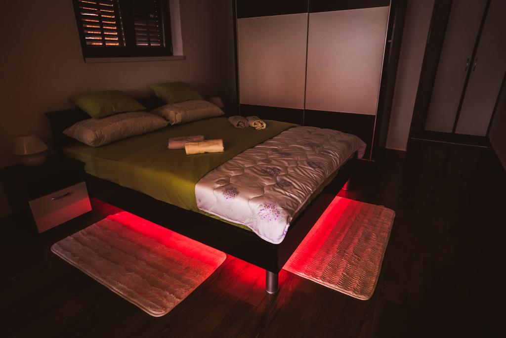 Apartments And Rooms Mare-Monti ستاريغغاد باكلينتسا المظهر الخارجي الصورة